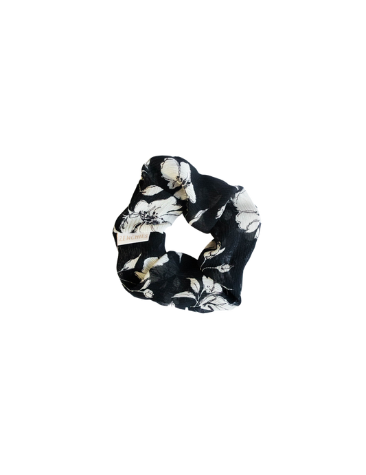 Petite Noir Petals