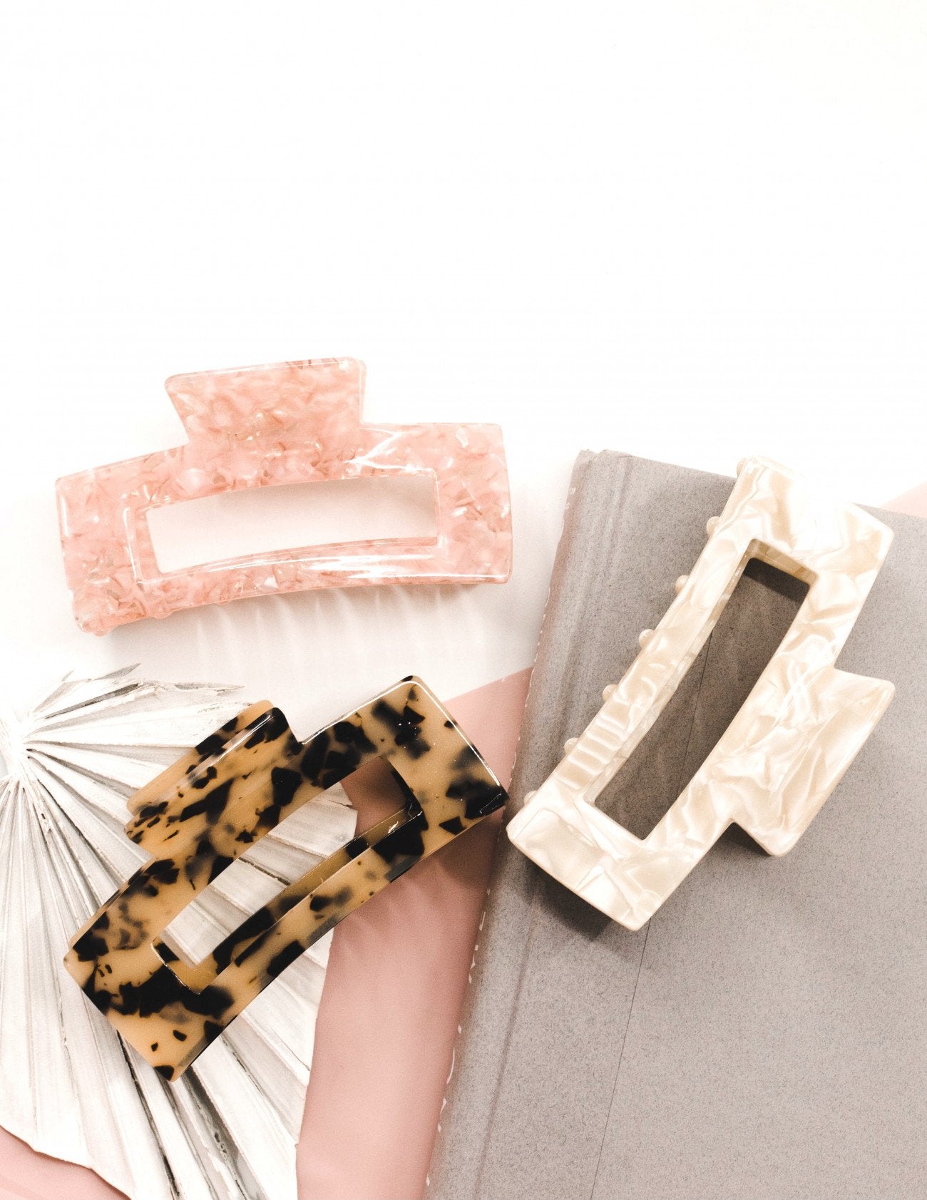 As If Claw Clip Pearl- Oversized