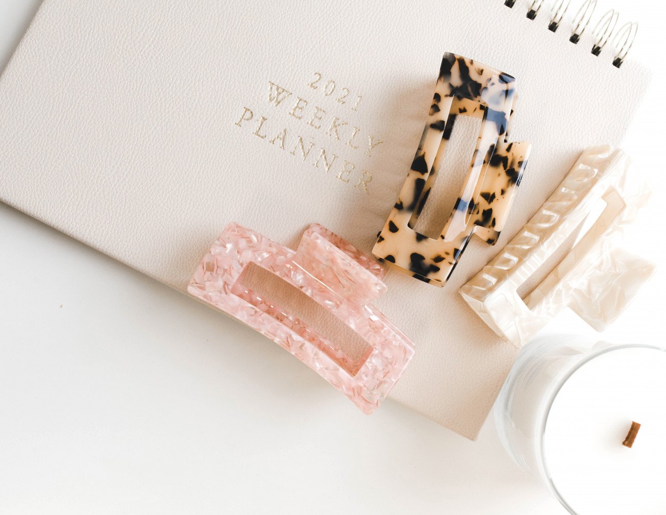 Oversized hair claw clips