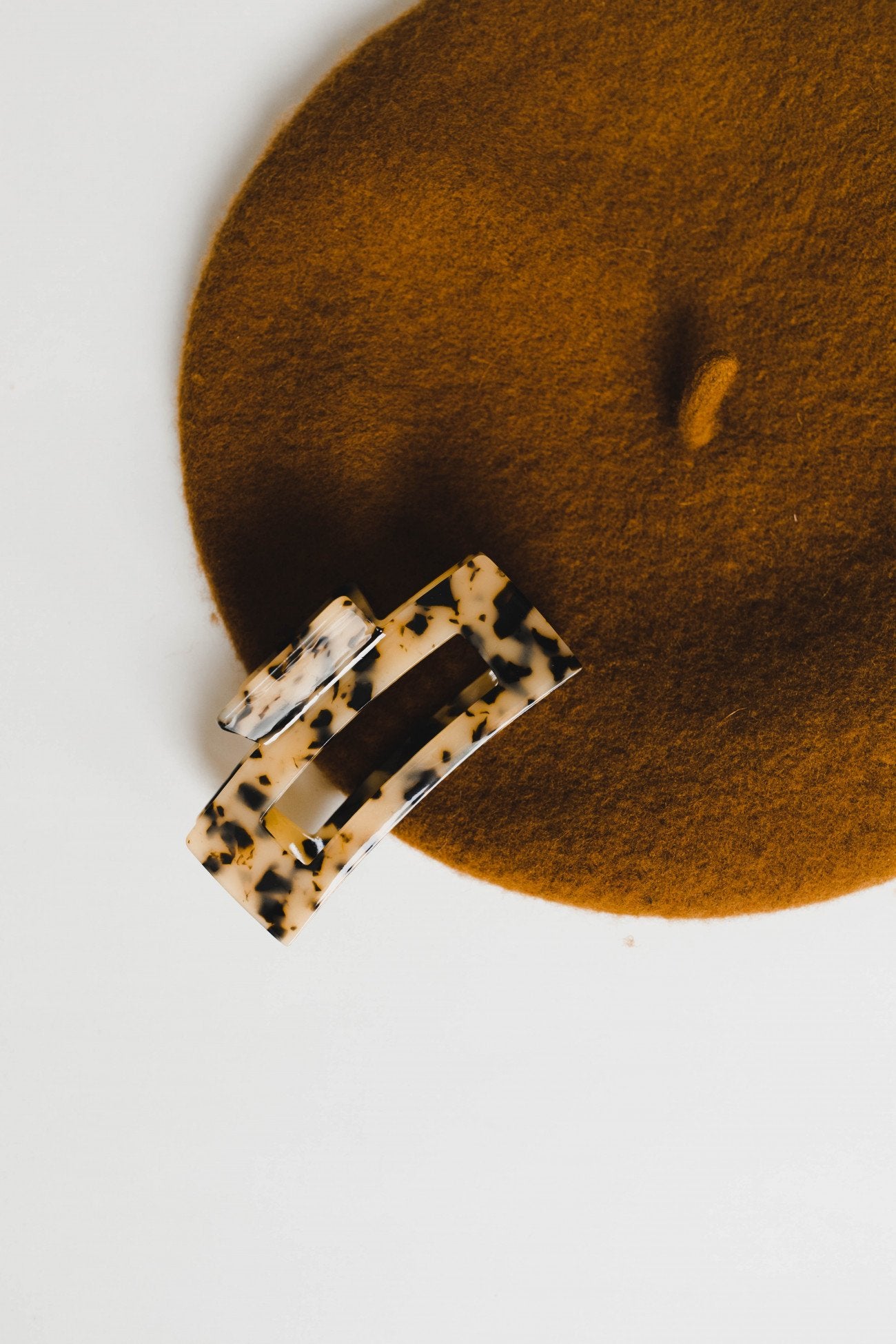 As If Claw Clip Leopard- Oversized