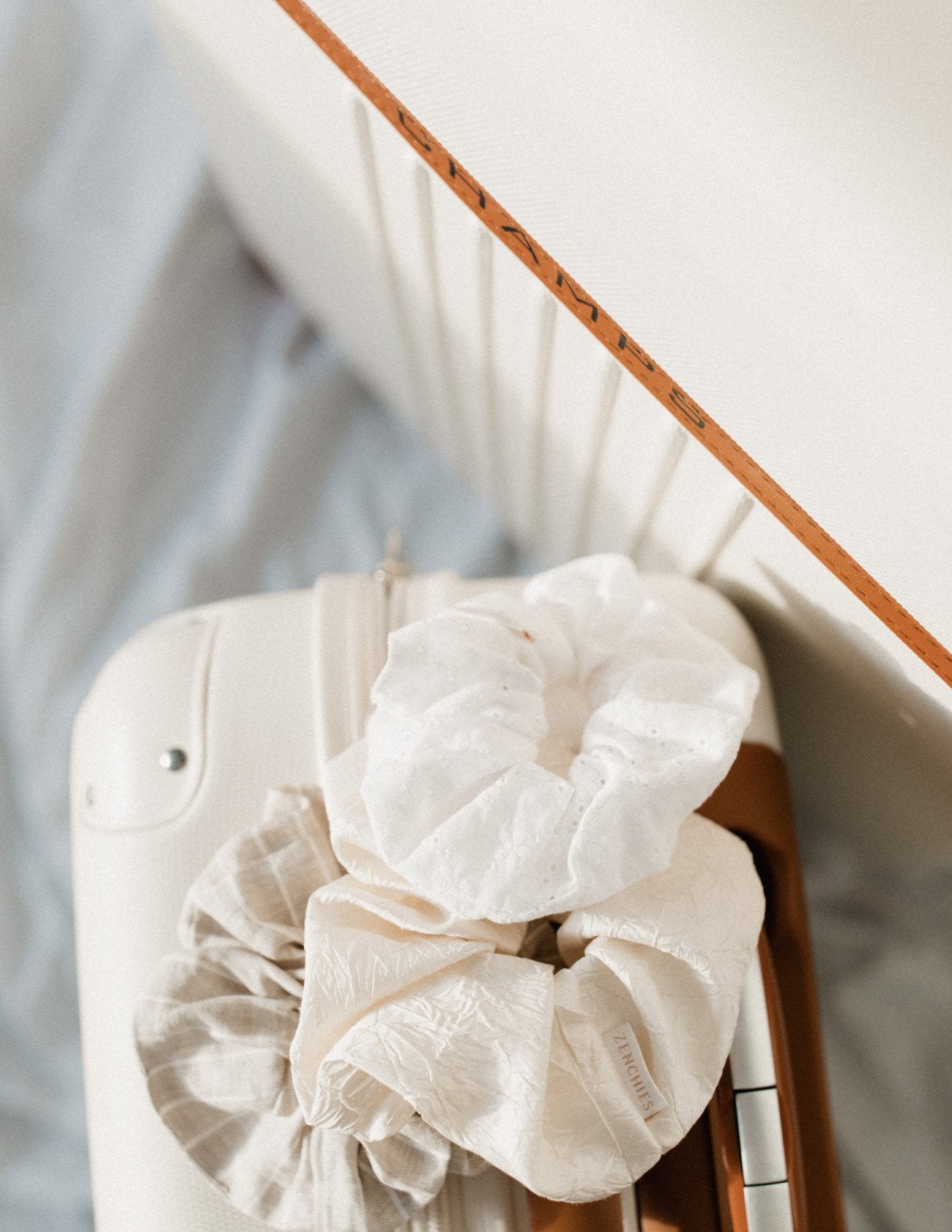 Eyelet Dove